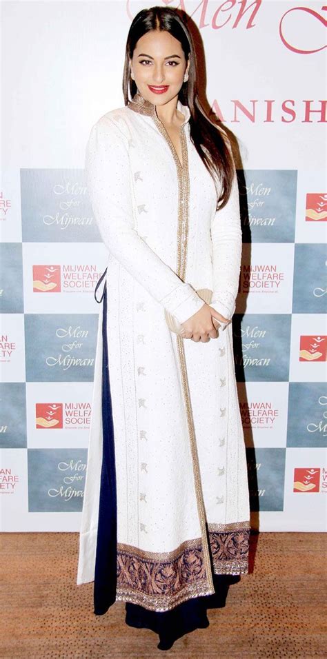 Sonakshi Sinha | Fashion, Sonakshi sinha, Celebrity outfits