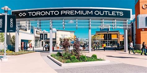 Toronto Premium Outlets Is Officially Open But Lines & Face Masks Are The New Norm - Narcity