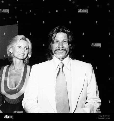 Charles Bronson and wife Jill Ireland (left), late 1970s Stock Photo - Alamy