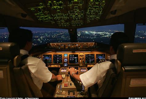 Boeing 777 Cockpit View