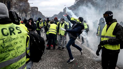 Macron, Confronting Yellow Vest Protests in France, Promises Relief ...