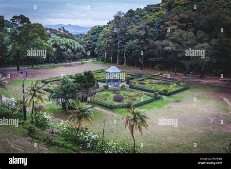 Hong Kong Victoria peak garden Stock Photo - Alamy