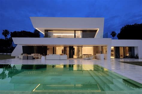 Beautiful All White House With Pool