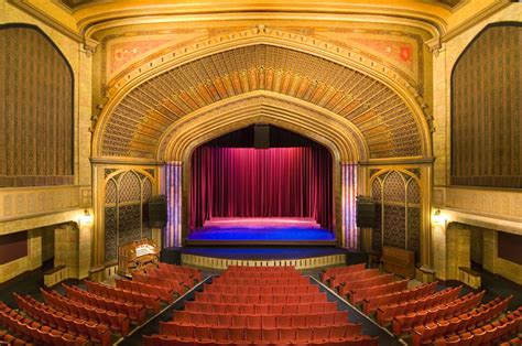 Elsinore Theatre Tour - Travel Oregon