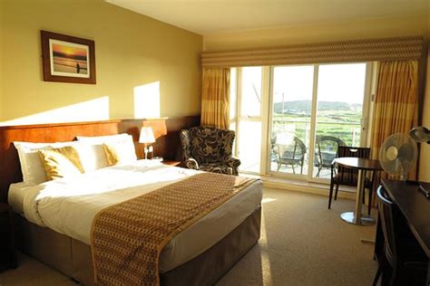 STRANDHILL LODGE AND SUITES HOTEL - Updated 2024 Reviews, Photos & Prices