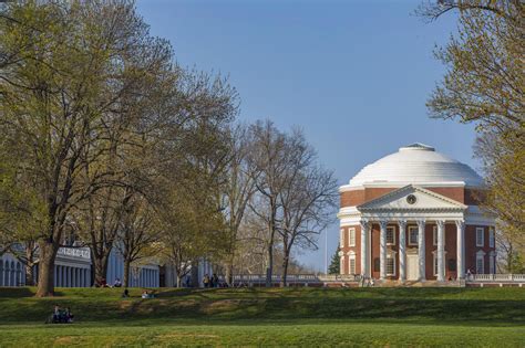 New Middle-Income Scholarship Helps Out-of-State UVA Students | UVA Today