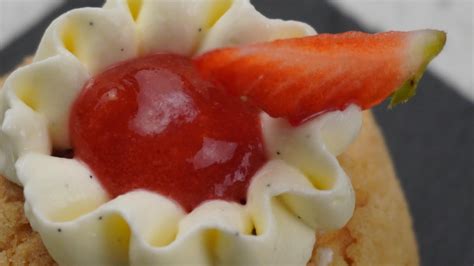 Strawberry cream puffs : r/Baking