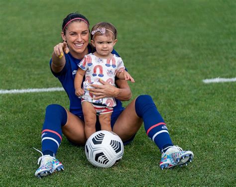 Soccer star Alex Morgan makes history as a mom - ABC News