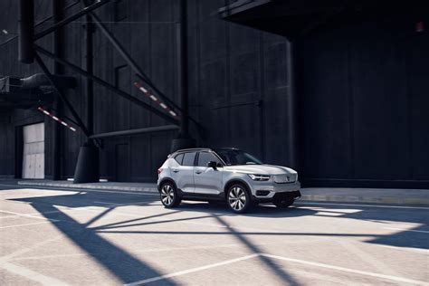 Volvo XC40 Recharge becomes brand's first battery-electric car - CNET