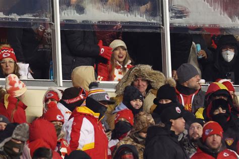 Taylor Swift ‘Swag Surfin’ at Chiefs Game Leaves Fans Declaring She ...