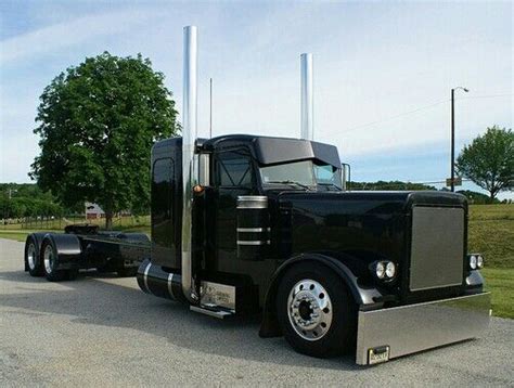 Black. Peterbilt Custom. Low | Peterbilt, Kenworth trucks, Big rig trucks