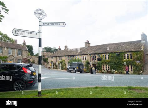 Burnsall village pub hi-res stock photography and images - Alamy