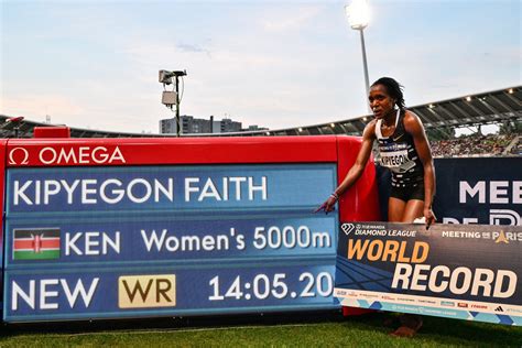 NTV Kenya: Faith Kipyegon smashes 5000m World Record at the Diamond League