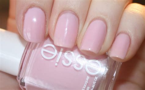 How To Find The Best Nail Colors For Your Skin Tone