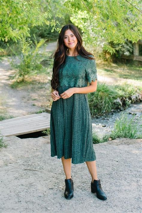 FERN PLEATED EMBROIDERED DRESS IN HUNTER GREEN | Hunter green dresses, Green dress casual, Best ...