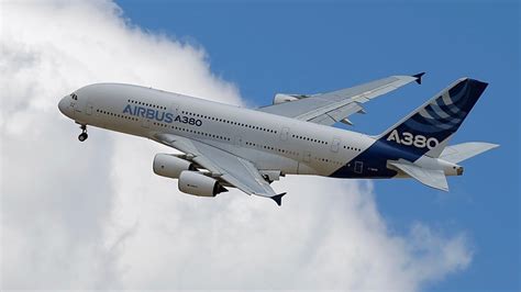 Airbus to Stop Making World’s Largest Passenger Plane