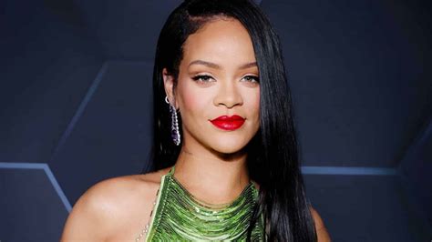 10 Best Rihanna Songs of All Time - Singersroom.com