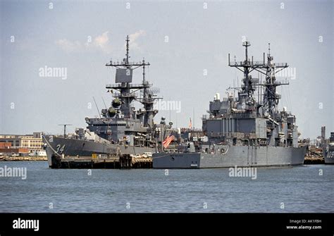 Spruance class destroyer hi-res stock photography and images - Alamy