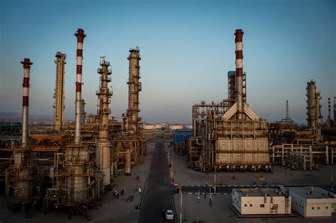 Iran’s Booming Oil Flows Surge Above 2 Million Barrels a Day - Bloomberg