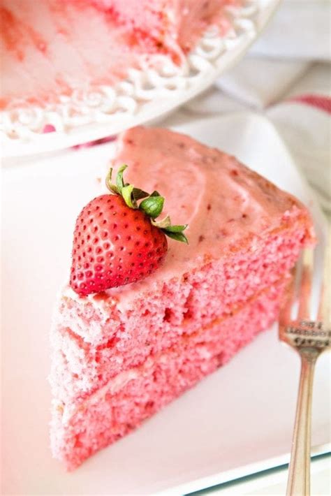 Easy Strawberry Cake - Julie's Eats & Treats