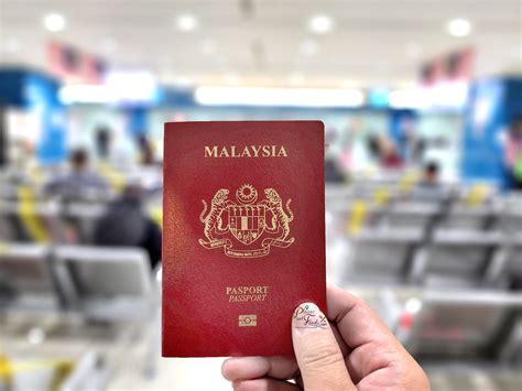 WATCH: Lady's Passport Gets Confiscated By Immigration Officer In JB, Just Because She Was ...