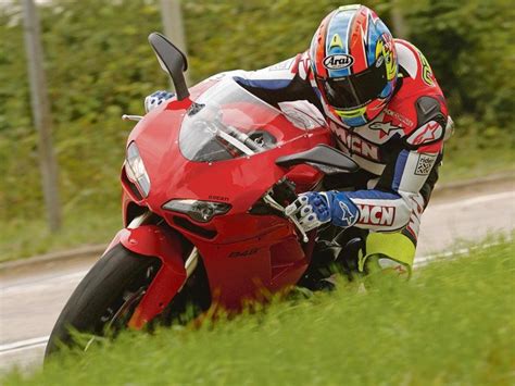 DUCATI 848 EVO (2010-2012) Review | MCN