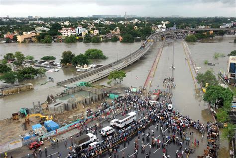 Le foto delle inondazioni a Chennai, in India - Il Post