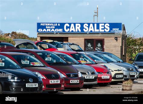 second hand car sales lot Stock Photo: 66502343 - Alamy