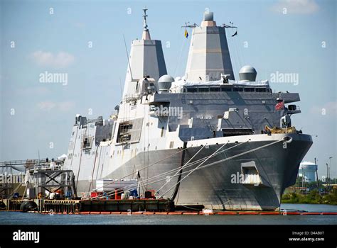 The USS San Antonio (LPD 17), an amphibious transport dock ship ...