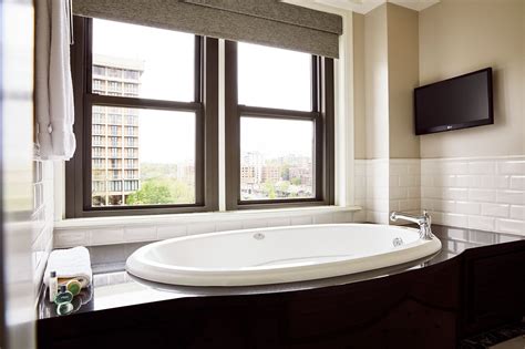 33 BEST Hotels with Jacuzzi in Room in Kansas City ️