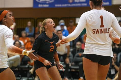 Steady, confident libero Emma Halter leads Texas volleyball to sweep ...