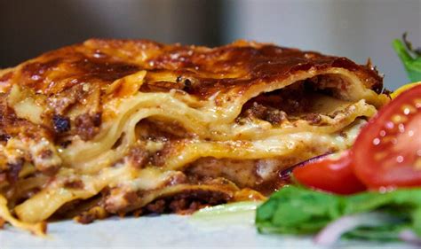 Recipe: Mum shares 'best' homemade lasagne you can make almost entirely in a slow cooker ...