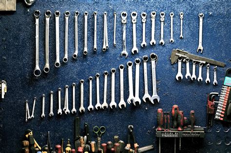 Spanners vs Wrenches: What is the difference in the UK?