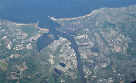 River Tees Mouth from the air © Thomas Nugent cc-by-sa/2.0 :: Geograph Britain and Ireland