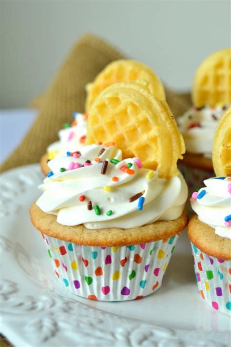 Leggo My Eggo Waffle Cupcakes with Whipped Cream FrostingApplePins.com