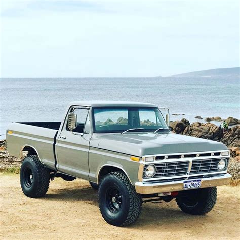 Square Body Ford - jegnagne