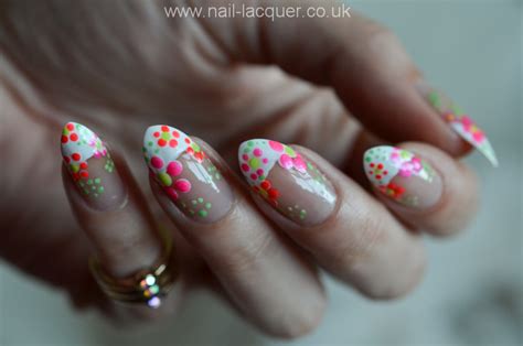 Easy flower nail art tutorial - Nail Lacquer UK