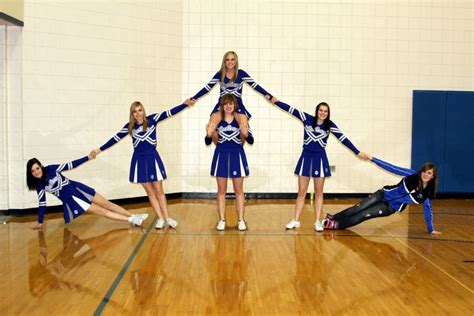 SImple Pyramid | Cheerleading cheers, Cheer poses, Cheerleading pyramids