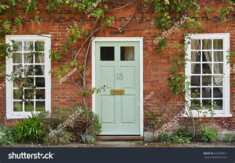 Attractive Old Red Brick House Exterior Stock Photo 625509911 | Shutterstock