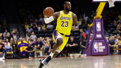 LeBron James creates first highlights for Lakers in preseason debut - ESPN