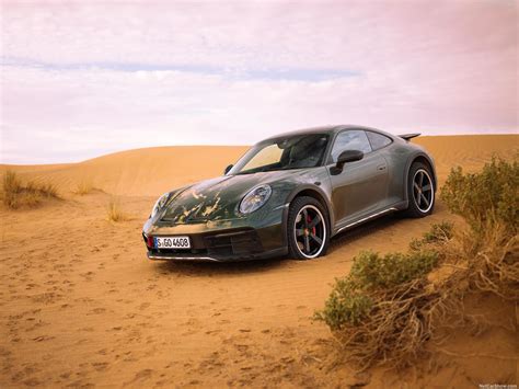 Porsche 911 Dakar (2023) - pictures, information & specs