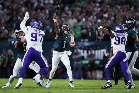 NFL: Jalen Hurts, Eagles hold off fumble-prone Vikings | Inquirer Sports