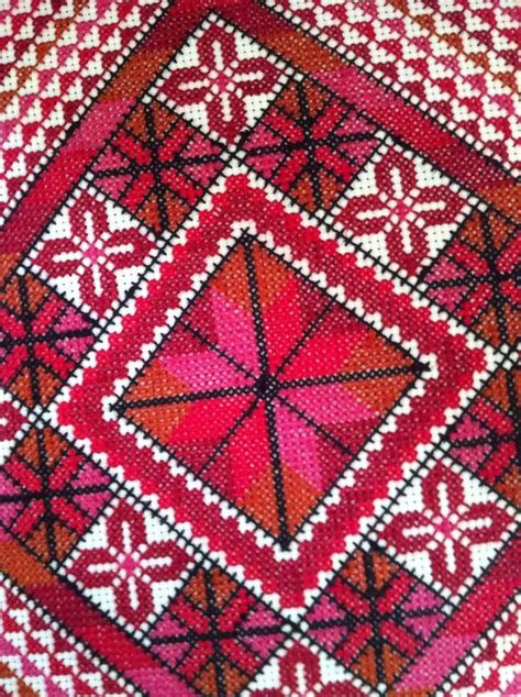 1000+ images about Palestinian Embroidery on Pinterest | Embroidered ...