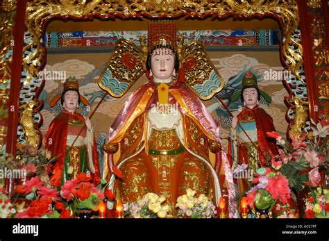 Ancient chinese queen on her throne Stock Photo - Alamy