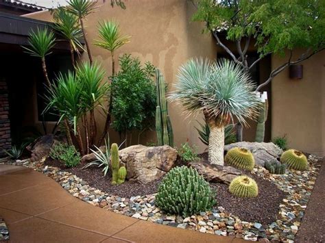 28 Refreshing Tropical Landscaping Ideas | Front garden landscape ...