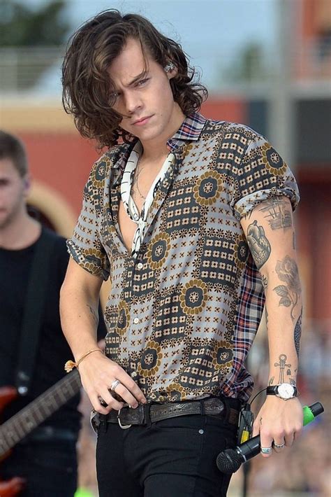 8 Outfits From Harry Styles That We Love - Fuzzable