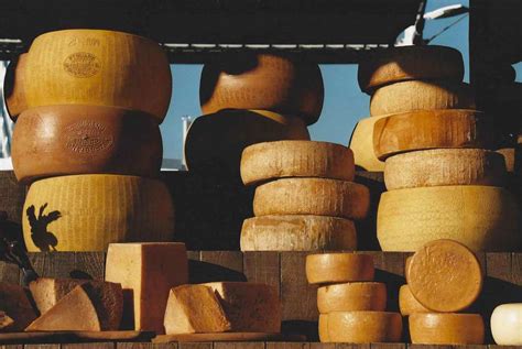 Parmigiano Reggiano aging: which to choose? – Taste Bologna