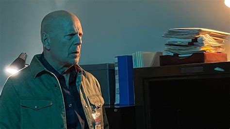 Wire Room (2022) - The latest thriller with Bruce Willis - Review - Martin Cid Magazine