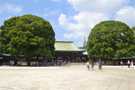 This shrine in Tokyo : r/pics