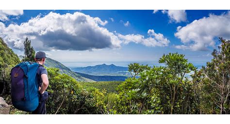 Pouakai and Pukeiti New Zealand mountain images and information - occasionalclimber.co.nz